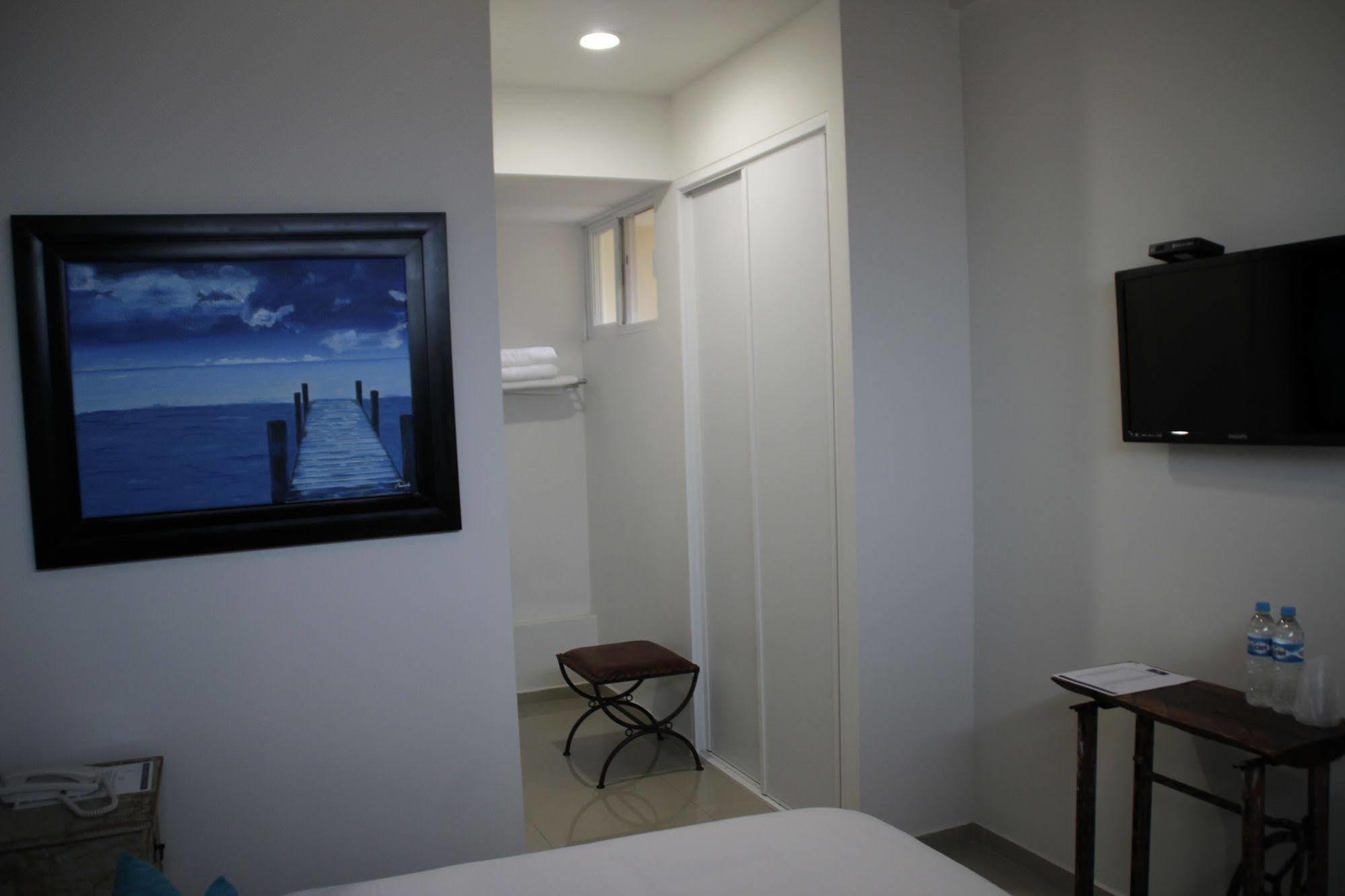 Suites Chapultepec 瓜达拉哈拉 外观 照片